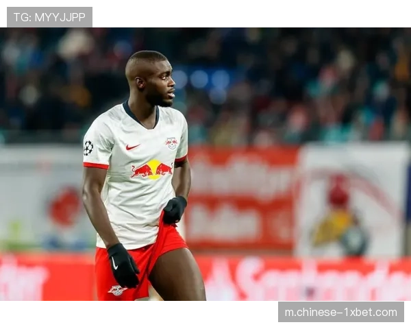 特温特半场领先阿贾克斯 帕斯费尔神勇扑救助球队领先